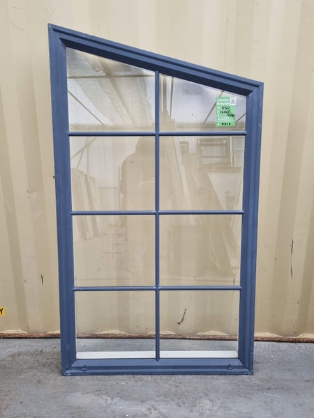 Raked Window 830 W x 1240 / 1460 H [#4712 SF] Carousel 1