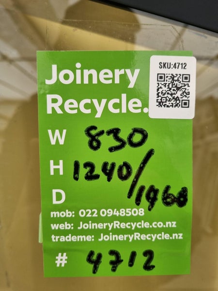 Raked Window 830 W x 1240 / 1460 H [#4712 SF] Carousel 3