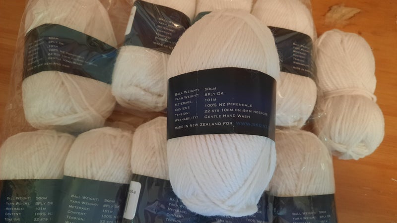 Knitting yarn - 100% wool - 10 x 50g balls - white - Perendale -DK Carousel 2