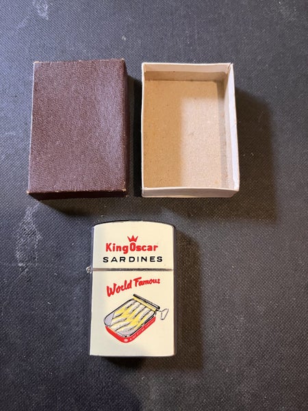 VINTAGE KING OSCAR SARDINES BJELLAND SHARP JAPAN ZIPPO STYLE ADVERTISING LIGHTER Carousel 1