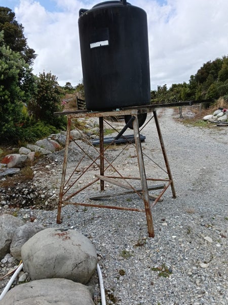 WATER TANK, 500 LITRE & STEEL STAND. Carousel 1