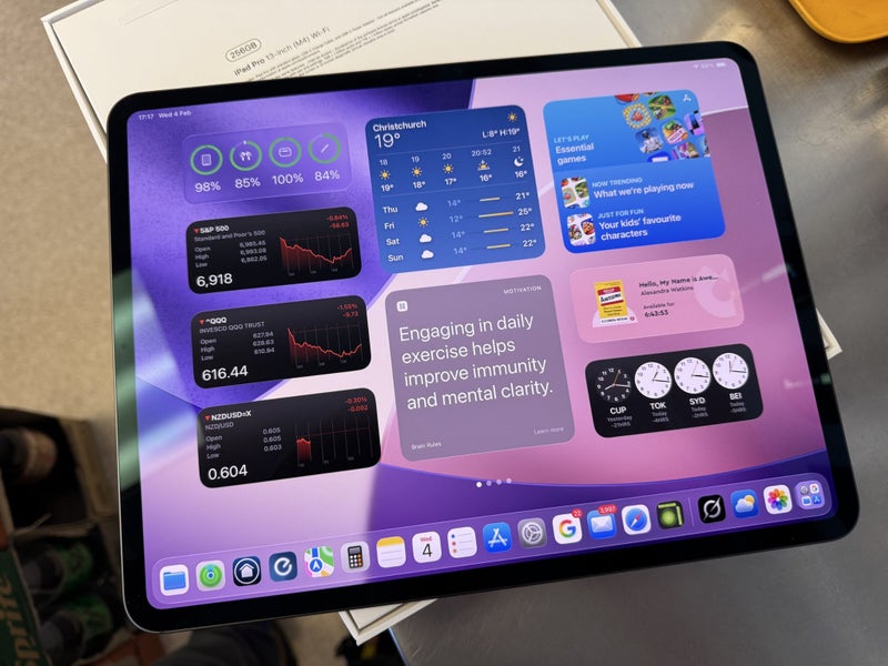 $1 Res iPad Pro M4 256GB (2024) Black WiFi Carousel 1