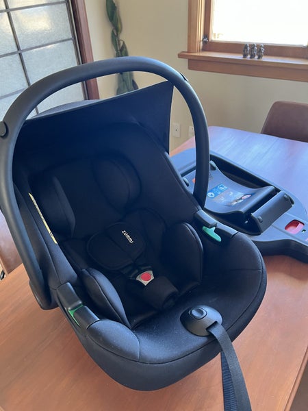 Zummi capsule and base Carousel 1