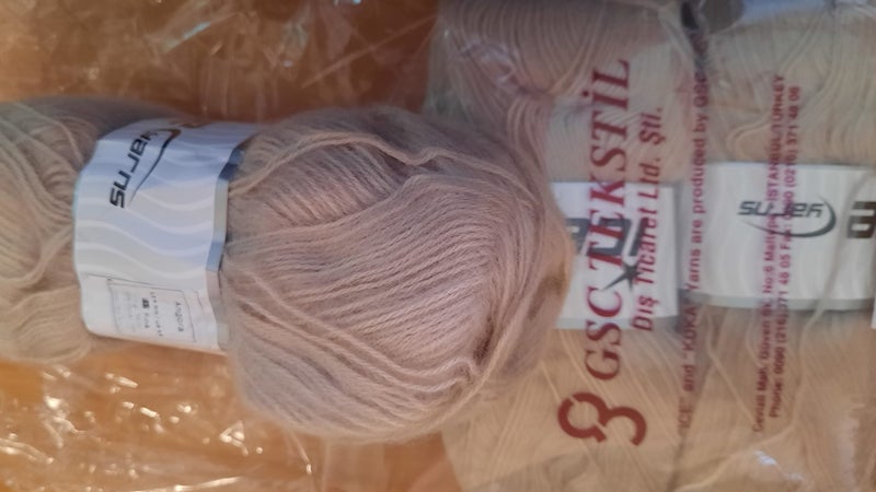 Knitting yarn - Mohair blend - 3 x 100g balls - light beige Carousel 1