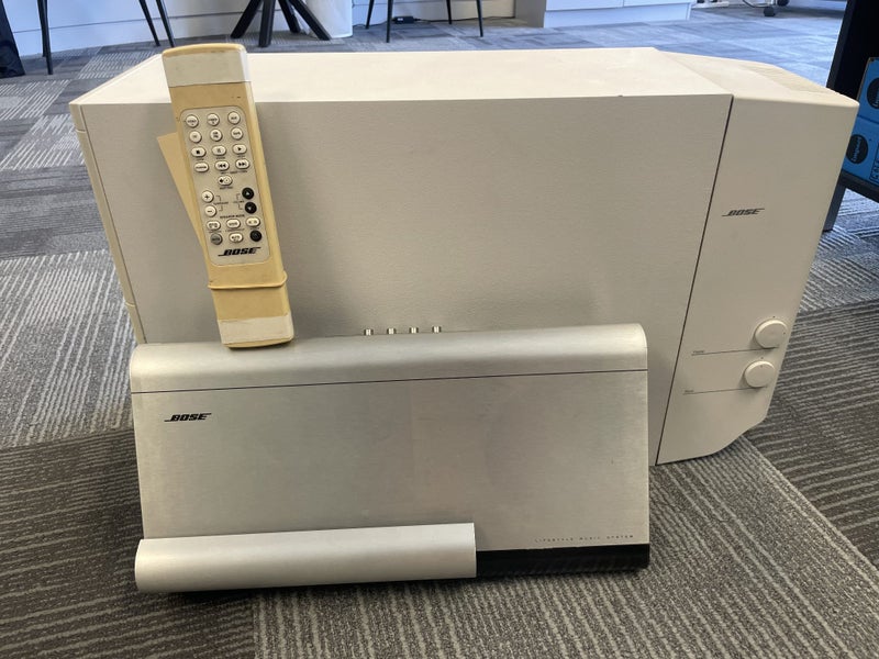 BOSE Lifestyle 25 Carousel 1