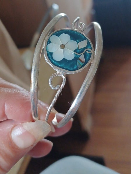 VINTAGE ALPACA MEXICAN SILVER PLATED MOTHER OF PEARL FLOWER INLAY BRACELET Carousel 3
