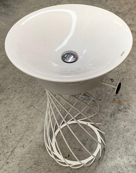 END OF THE LINE - EX-DISPLAY PARISI WIRE METAL STRUCTURE AND BASIN - WHITE Carousel 7