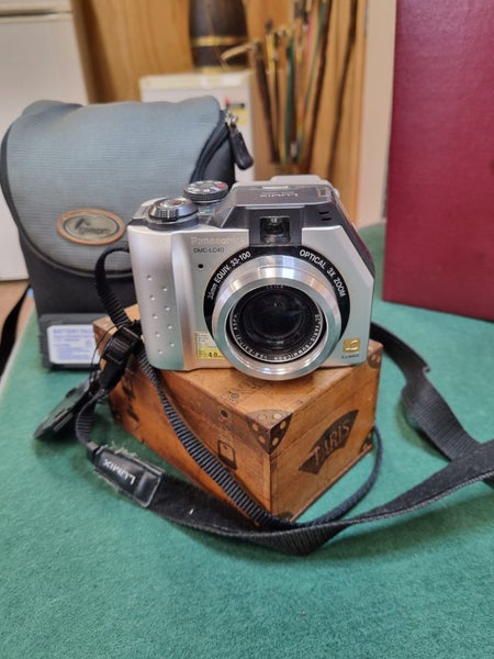 PANASONIC LUMIX DIGITAL DMC-LC40 Carousel 1