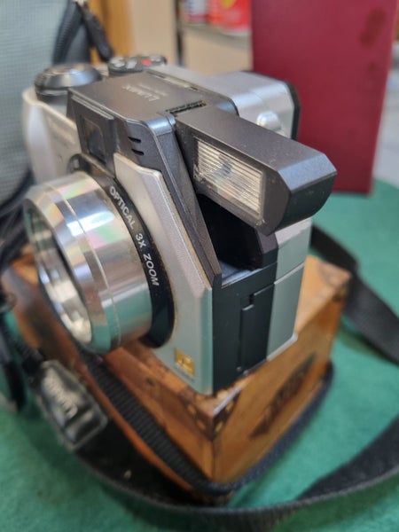 PANASONIC LUMIX DIGITAL DMC-LC40 Carousel 2