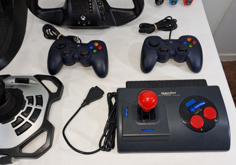 Bulk PC/Console Game Controllers / Joysticks / Xbox Carousel 5