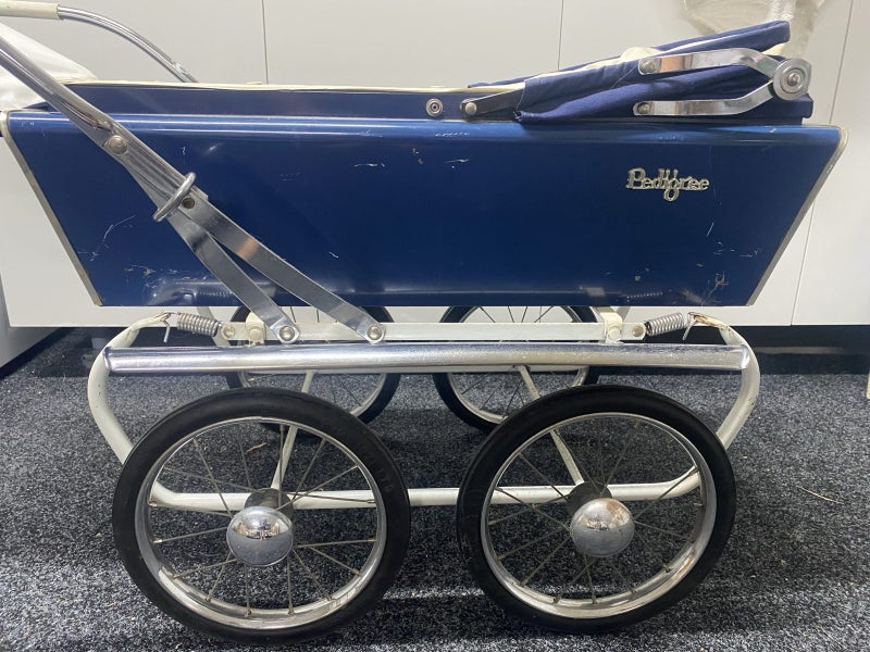 Pedigree dolls pram Carousel 4