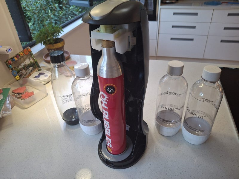 Soda stream maker w co2 cylinder Carousel 3