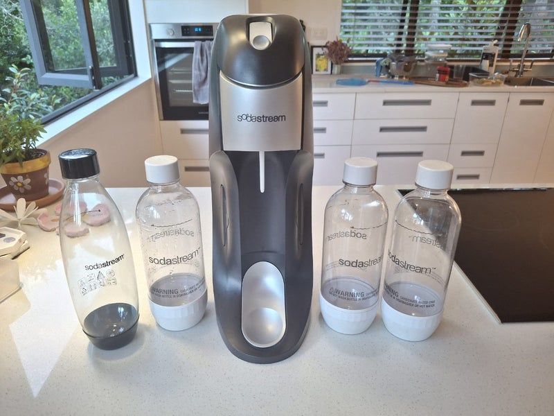 Soda stream maker w co2 cylinder Carousel 1