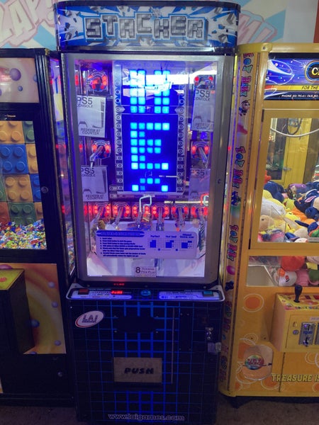 STACKER Prize Redemption Arcade Machine Carousel 1