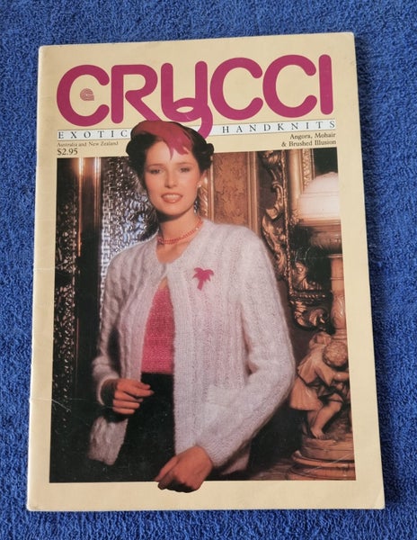 RETRO CRUCCI HAND KNITTING PATTERN BOOK VOL 3 - 25 WOMENS' PATTERNS Carousel 1