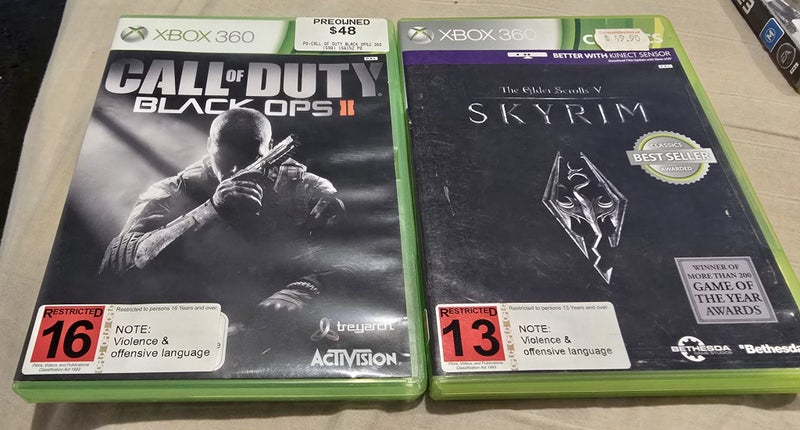 XBOX 360 Call of Duty Black Ops 2 and SKYRIM Carousel 1