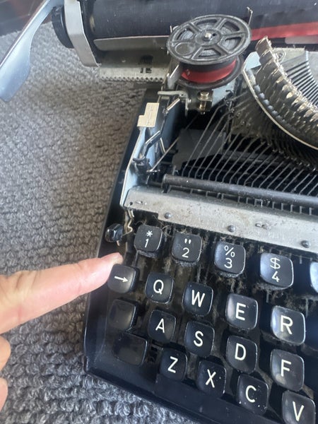 Typewriter - brother deluxe 1613 Carousel 2