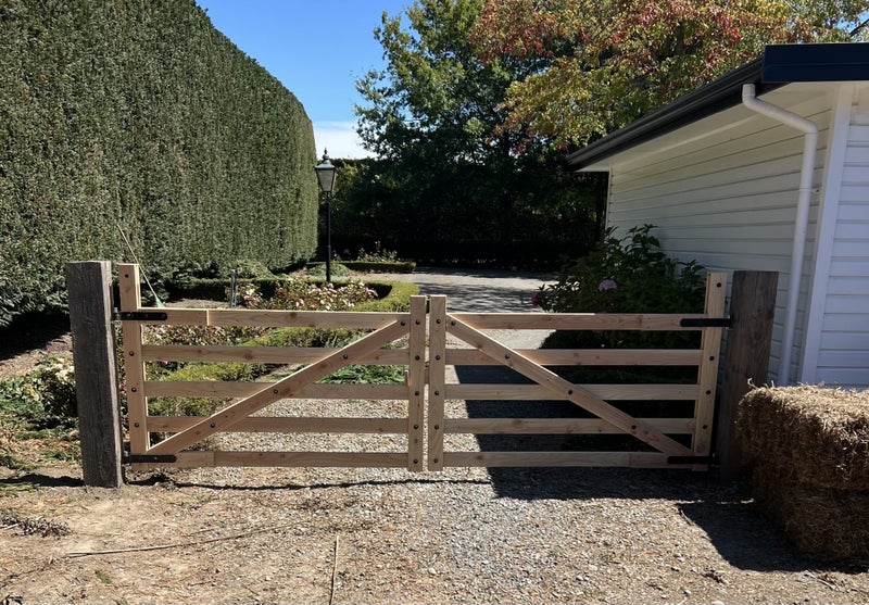 Doyleston Gates timber entry/driveway gates Carousel 1