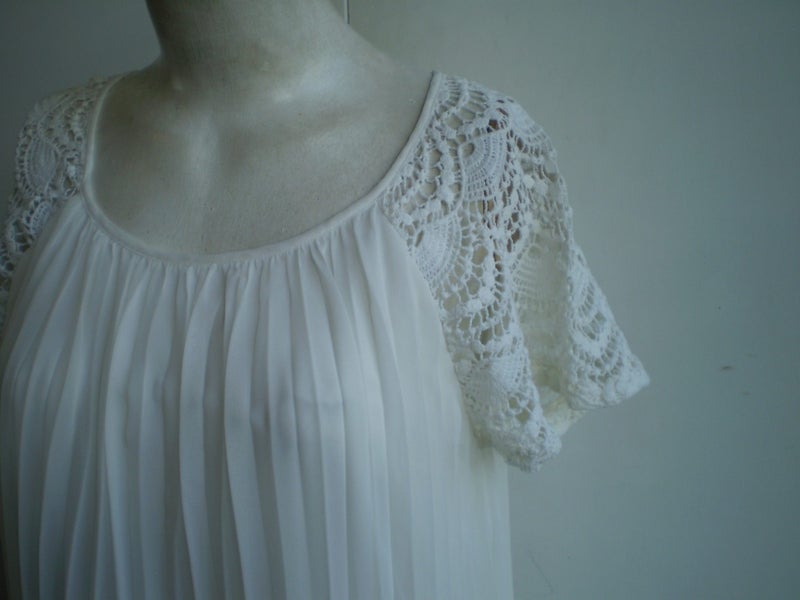 KETZE-KE DESIGNER WHITE PLEATED SHIFT DRESS/LACE SLEEVES 12 Carousel 2