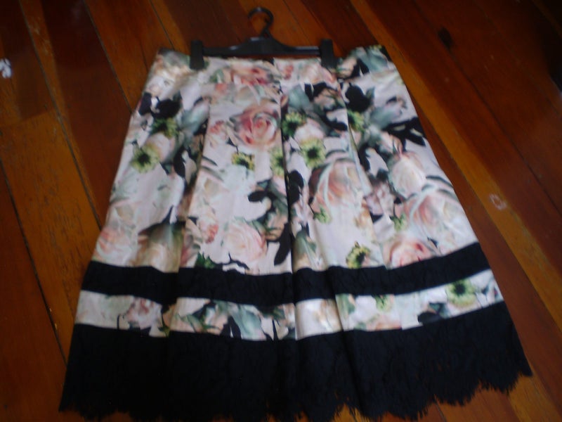 BEAUTIFUL AUST. DESIGNER VINTAGE STYLE FLORAL 3/4 SKIRT 20 Carousel 1