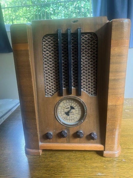 Antique Valve Radio Carousel 1