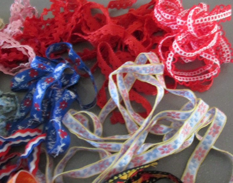 Lovely Selection Vintage Trims Ric Rac Braid Suit Dolls Clothes Many Colours Carousel 2