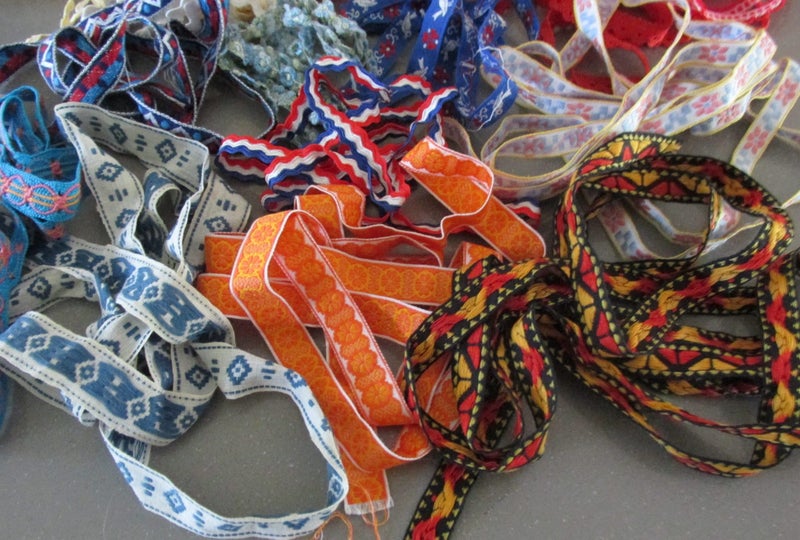 Lovely Selection Vintage Trims Ric Rac Braid Suit Dolls Clothes Many Colours Carousel 7