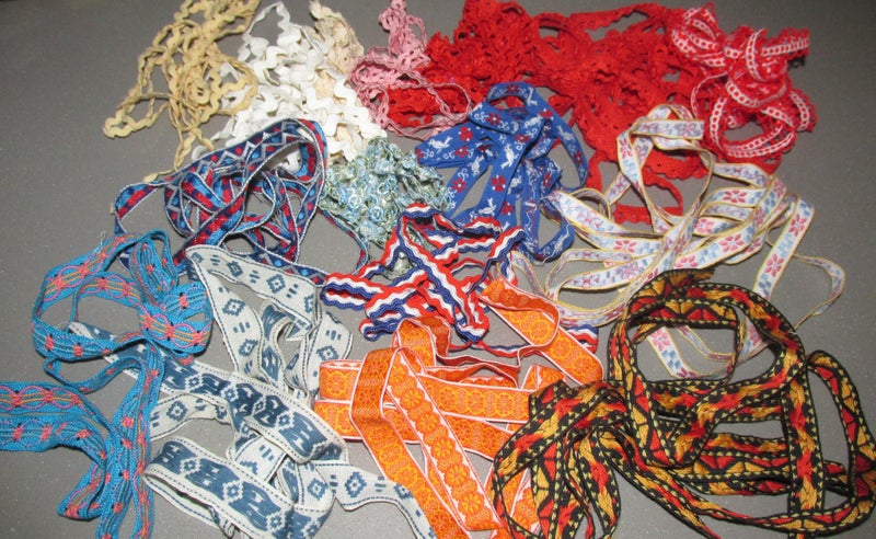 Lovely Selection Vintage Trims Ric Rac Braid Suit Dolls Clothes Many Colours Carousel 1