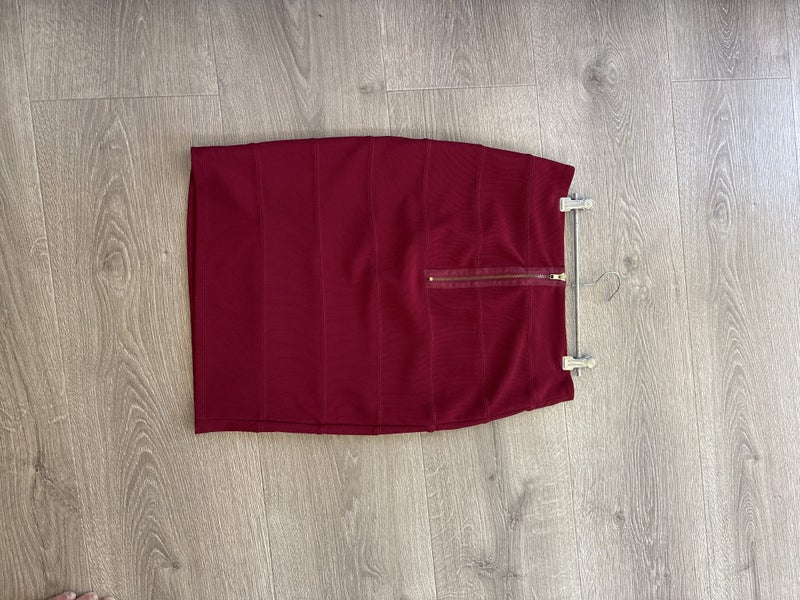 Ladies burgundy skirt Carousel 2