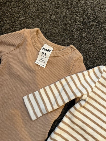 Cotton on baby bodysuits (0-3 months) Carousel 2