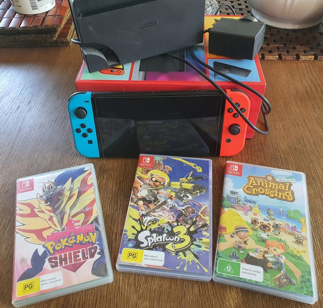 Nintendo Switch OLED + 3 games Carousel 1