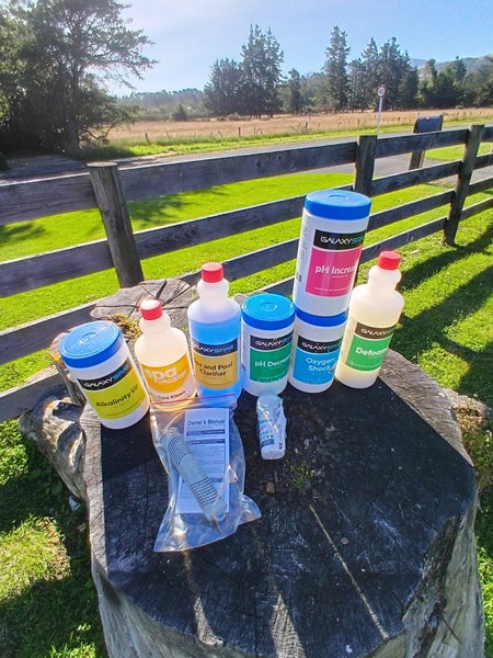 Spa Pool Chemicals, Complete Deluxe Start Up Non Chlorine Kit Carousel 1