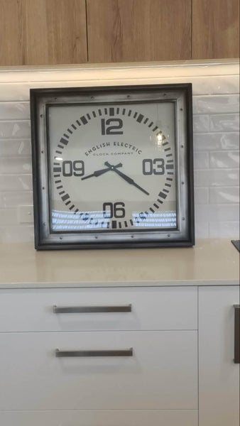 Trendy English electric wall clock Carousel 2