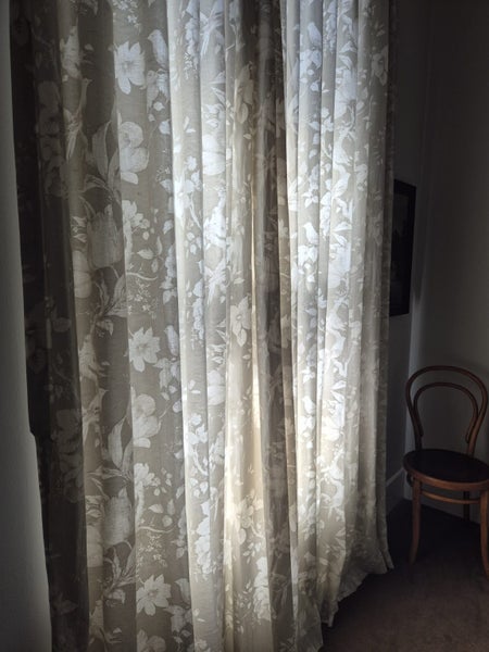 Curtains Carousel 4