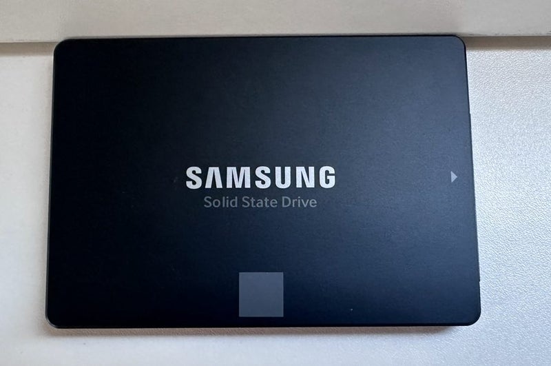 $1 Res Samsung 2TB SSD Solid State - Hard Drives 2.5"inch - V-NAND 860 EVO Carousel 2