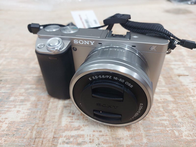 SONY A6000 Digital Camera + 1x Battery Carousel 1