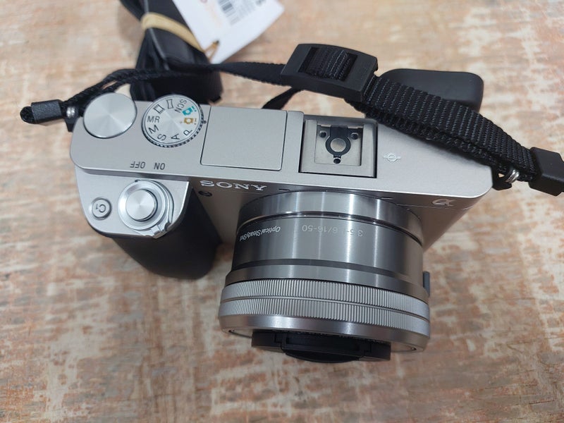 SONY A6000 Digital Camera + 1x Battery Carousel 2