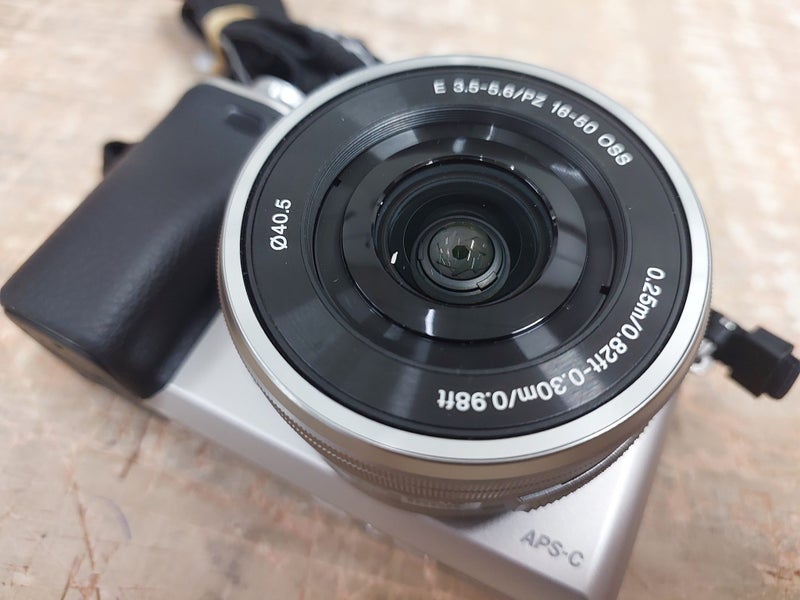 SONY A6000 Digital Camera + 1x Battery Carousel 9