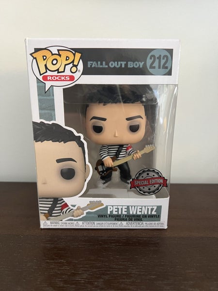 Funko Pop Rocks- Fall Out Boy 212 - Pete Wentz Carousel 1