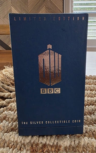 Doctor Who 50th Anniversary Commemorative Coin – TARDIS Sound Box Carousel 1