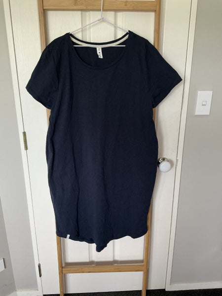NEW. VERY COOL ELM DRAK BLUE T-SHIRT DRESS NEW Carousel 1