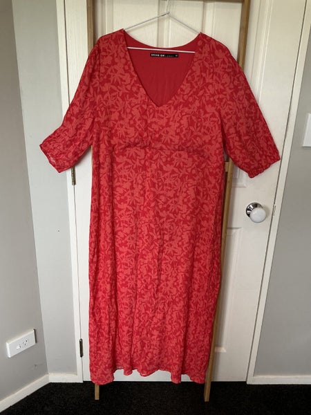 NEW. VERY COOL SHINE ON LABEL DRESS NEW Carousel 2