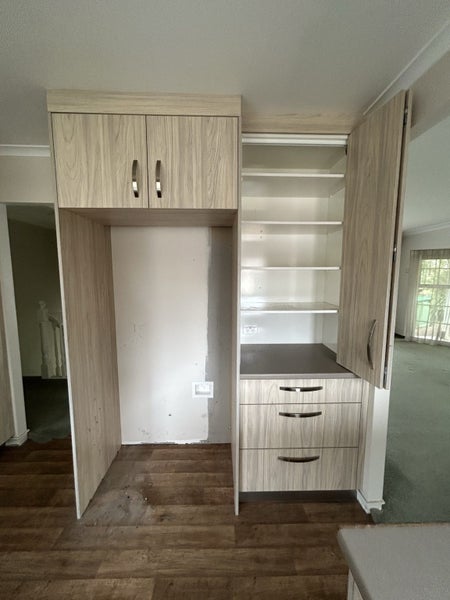 Full Kitchen including appliances Carousel 16