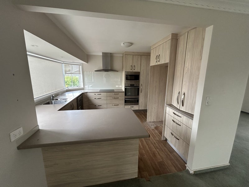 Full Kitchen including appliances Carousel 2