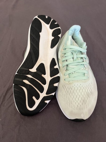 Asics Gel GT 2000 12 Mint Womens US7 Carousel 2