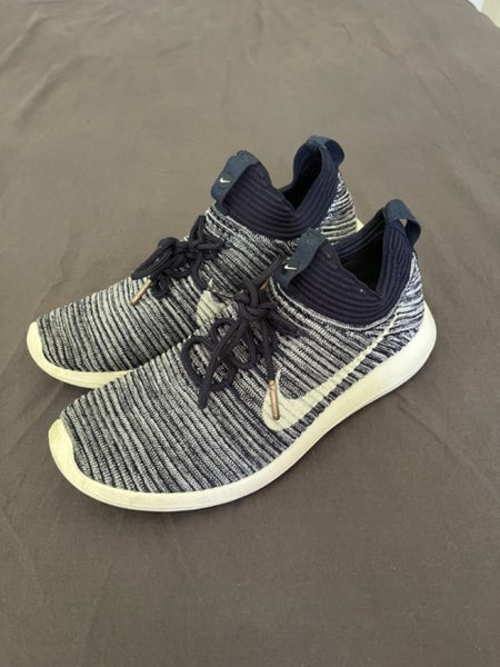 Nike Flyknit Running Shoes Womens US7.5 Carousel 1