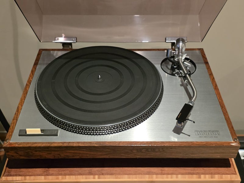 Luxman PD-282 Direct-Drive Turntable Carousel 1