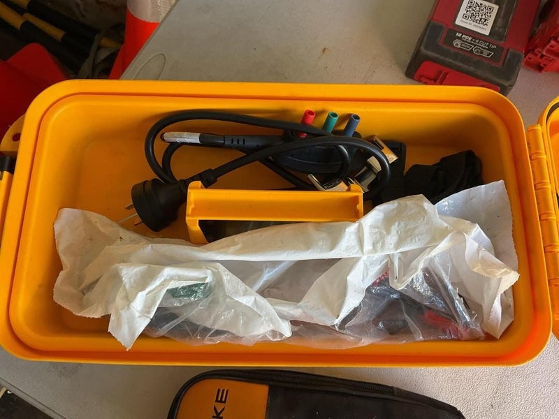 Fluke Multifunction Tester & True RMS Clamp Meter Carousel 2