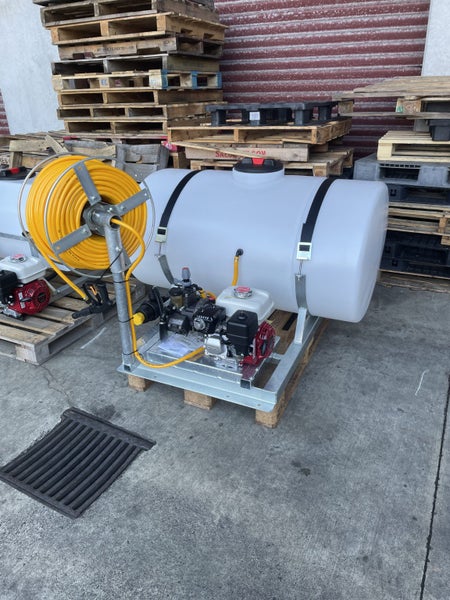 600 Litre Pick up sprayers with GX160 Honda and Comet APS41 Pump Carousel 1