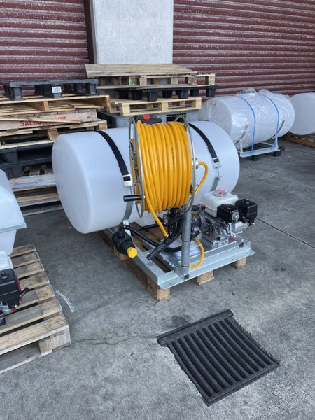 600 Litre Pick up sprayers with GX160 Honda and Comet APS41 Pump Carousel 2